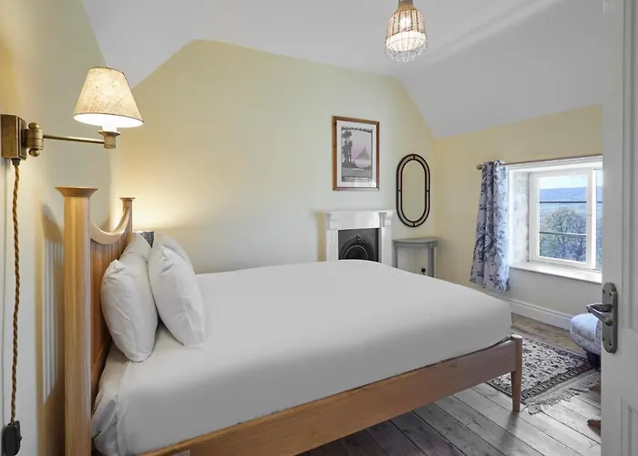 Host & Stay - Lop Hall
